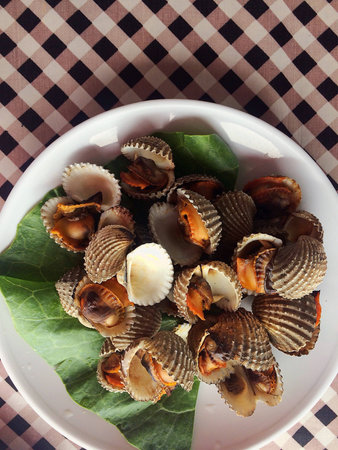 grill blanched clams with dipping sauce
