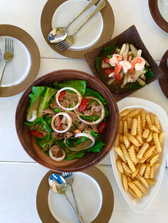 The pictures of the food on the plate are arranged in order to wait to eat