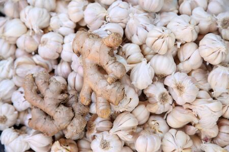 piles of ginger and Garlic in the market of indiaの写真素材