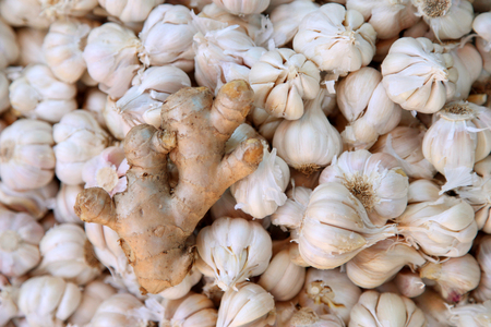 piles of ginger and Garlic in the market of indiaの写真素材
