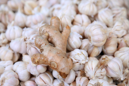 piles of ginger and Garlic in the market of indiaの写真素材