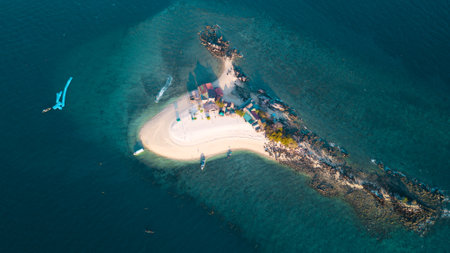 Koh Kai maew(Cat island) from drone view, with some tourist on there.の写真素材