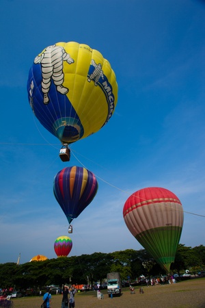 PUTRAJAYA, MALAYSIA - MARCH 30   The tethered hot air balloon rides for public at the 5th Putrajaya International Hot Air Balloon Fiesta in Putrajaya, Malaysia on March 30, 2013  のeditorial素材