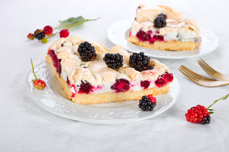 Blackberry meringue cakeの写真素材