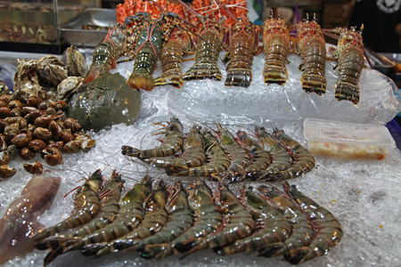 fresh seafood lobster shrimp prawn shellfish crustacean squid ice frozen in marketの写真素材