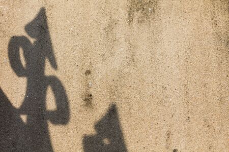 Arrow shadow on the wallの写真素材