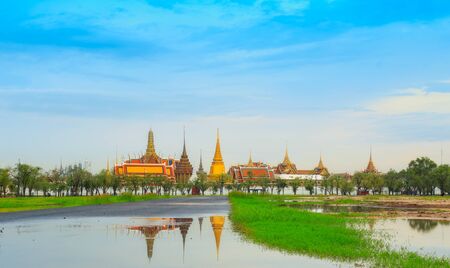 Royal palace reflect on water at dust. This place is landmark in bangkok, Thailandの写真素材