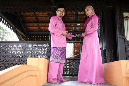 Muslim couple with greeting Hari Rayaの写真素材