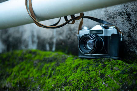 Vintage camera kept at the edge of a wall at the terrace with selective focusの写真素材