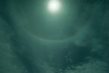 Sun halo in the sky.の素材