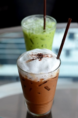 ice coffee and ice green tea on tableの写真素材