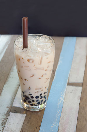 bubble milk tea ( Glass of milk tea with tapioca )の写真素材