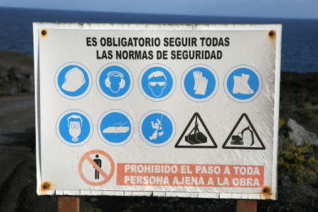 spanish warning sign at an outdoor place at the seaの写真素材
