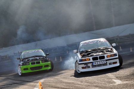 POIANA BRASOV, ROMANIA - JUNE 2 2012: BMW E36/BMW E36 - Vasile Cristi George/Jumuga Iulian - GTT Drift Poiana Brasov 2012のeditorial素材