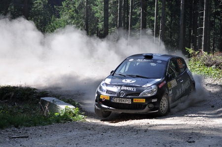 BRASOV, ROMANIA - AUGUST 28 2010: Keleti Edwin/Ponta Victor - Renault Clio R3 Maxi EVO - Rally Tara Barsei 2010のeditorial素材