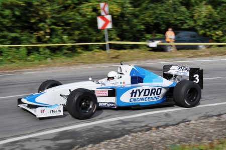 RASNOV, ROMANIA - SEPTEMBER 30 2010: Hora Lucien - Lola F3000 - Trophy Rasnov 2010のeditorial素材