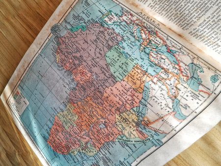 An African Continent map with dutch language description
