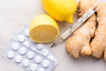 Remedies against colds and flu lemon ginger and pillsの写真素材