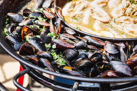 Seafood Street Festival: Fresh Oysters, Shrimp, and Crab Delicacies in a Vibrant Outdoor Market.の写真素材