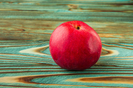Juicy Red Apple: Fresh and Delicious Fruit.の写真素材