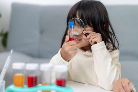young girl play science experiments for homeschoolingの写真素材