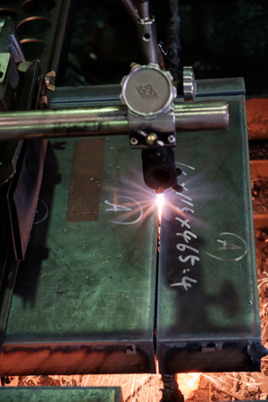 Machine for gas fusing extremely thick steel plates in ironworks Cutting