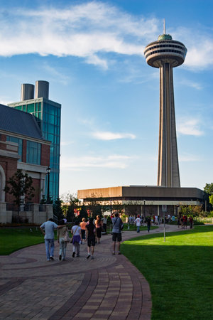 Skylon Tower and visitors in Niagara Falls parkのeditorial素材