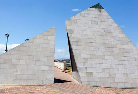 The modern entrance to the pedestrian bridge in Wellington downtown (New Zealand).