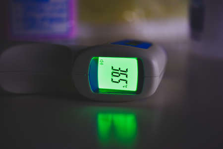 Non-contact thermometer and thermometer