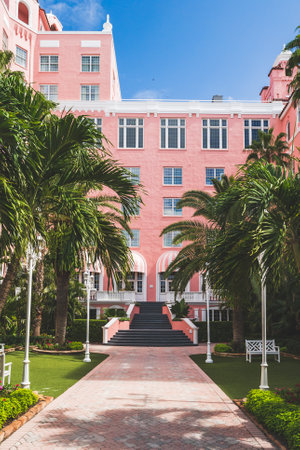 courtyard of the Don CeSar, a Pink Hotel in Floridaのeditorial素材