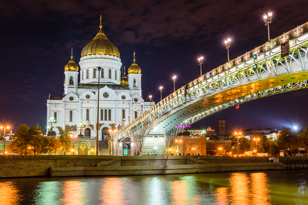 MOSCOW, RUSSIA - SEPTEMBER 19: the Cathedral of Christ the Savior and Patriarchal bridge at night in SEPTEMBER 19, 2015, Moscow, Russia.のeditorial素材