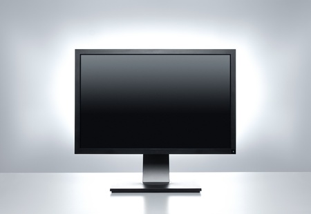 Title:Blank computer monitor at the desk の写真素材