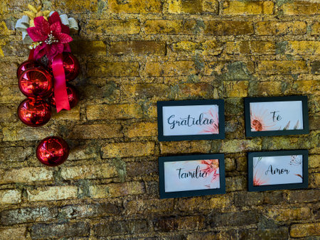 Merry Christmas! Hereâs a gift card for you. Signs written in Portuguese, Gratitude, Faith, Family and, Love. 12/12/2024の写真素材