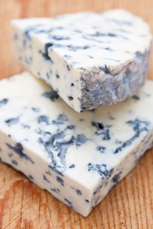 French pasteurized cow's milk blue cheese