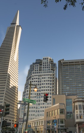 San Francisco, CA, USA, october 23, 2016: Urban view of San Francisco with Jackson street and the transamerica pyramidのeditorial素材