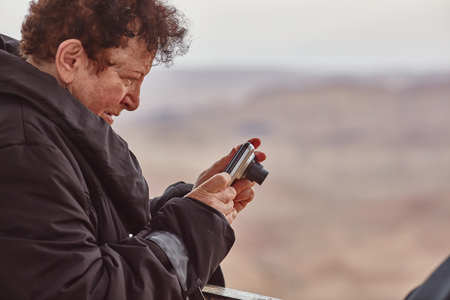 Mitzpe Ramon, 02 December 2016: Photographer takes pictures of mountain viewのeditorial素材