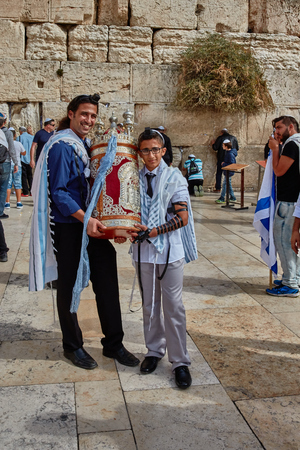 Jerusalem - 15 November, 2016: Many people participate Bar Mitzva celebration at old Jerusalemのeditorial素材