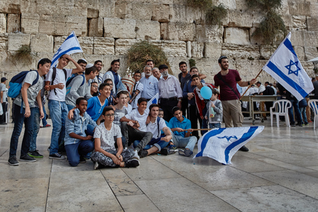 Jerusalem - 15 November, 2016: Many people participate Bar Mitzva celebration at old Jerusalemのeditorial素材