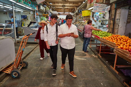 Jerusalem 15.05.2017 - People buy foodstuff at the Jerusalem Mahane Yehuda local marketのeditorial素材