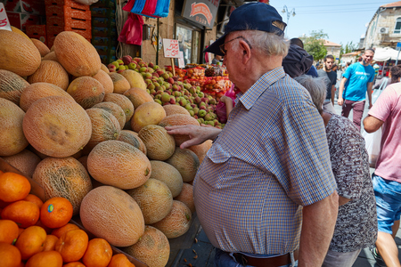 Jerusalem 15.05.2017 - People buy foodstuff at the Jerusalem Mahane Yehuda local marketのeditorial素材