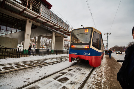 20.04.2017: People wait for electrical train in the center of Moscow.のeditorial素材