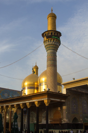 A picture of a Shi'ite shrine Musa al-Kadhim and his grandson Mohammed Jawad, It is a shrine of two gold domes and four minarets and a large courtyard, Located in the city of Kadhimiya in Baghdad.のeditorial素材