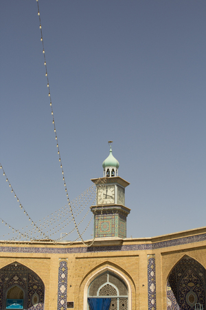 picture of minaret of The shrine of Fatima Almasomh , It is the shrine to the Shiite sect and is located in the city of Qom.のeditorial素材