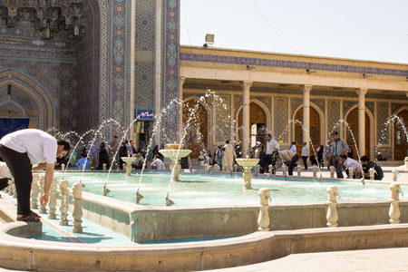 picture of the shrine of Fatima Almasomh, It is the shrine to the Shiite sect and is located in the city of Qom. And contains a huge golden dome and a number of minarets aureus and the huge doors.のeditorial素材