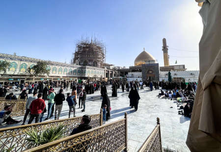 Salahalden ,Iraq - 4, Mar 2022: picture for Imam Ali alhadi holy shrine in Samaraa city in slahaalden in Iraq , and showing one dome and tow minartes .and many of visitors walking beside the shrineのeditorial素材