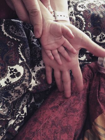 Big and small handsの素材