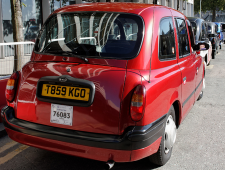 LONDON - OCTOBER 15:London is the capital and most populous city of England and the United Kingdom. Traditional London taxi cab on October15, 2011 in London.のeditorial素材