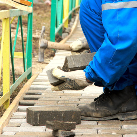 12_04_2012 Moscow, Russia. Workers stack a paving slabs on city streets.のeditorial素材