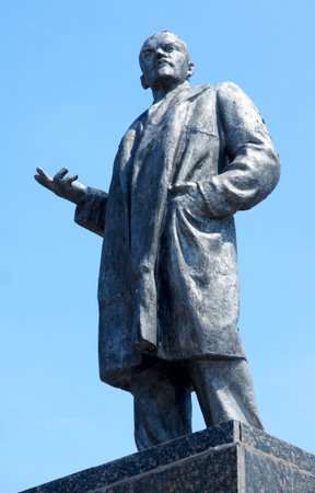 28 05 2012 Millerovo, Russia. A monument to Lenin on a central square.のeditorial素材