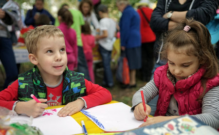 MOSCOW, RUSSIA - September, 2014:  Children draw on paper. City Day celebrations in Moscow.のeditorial素材